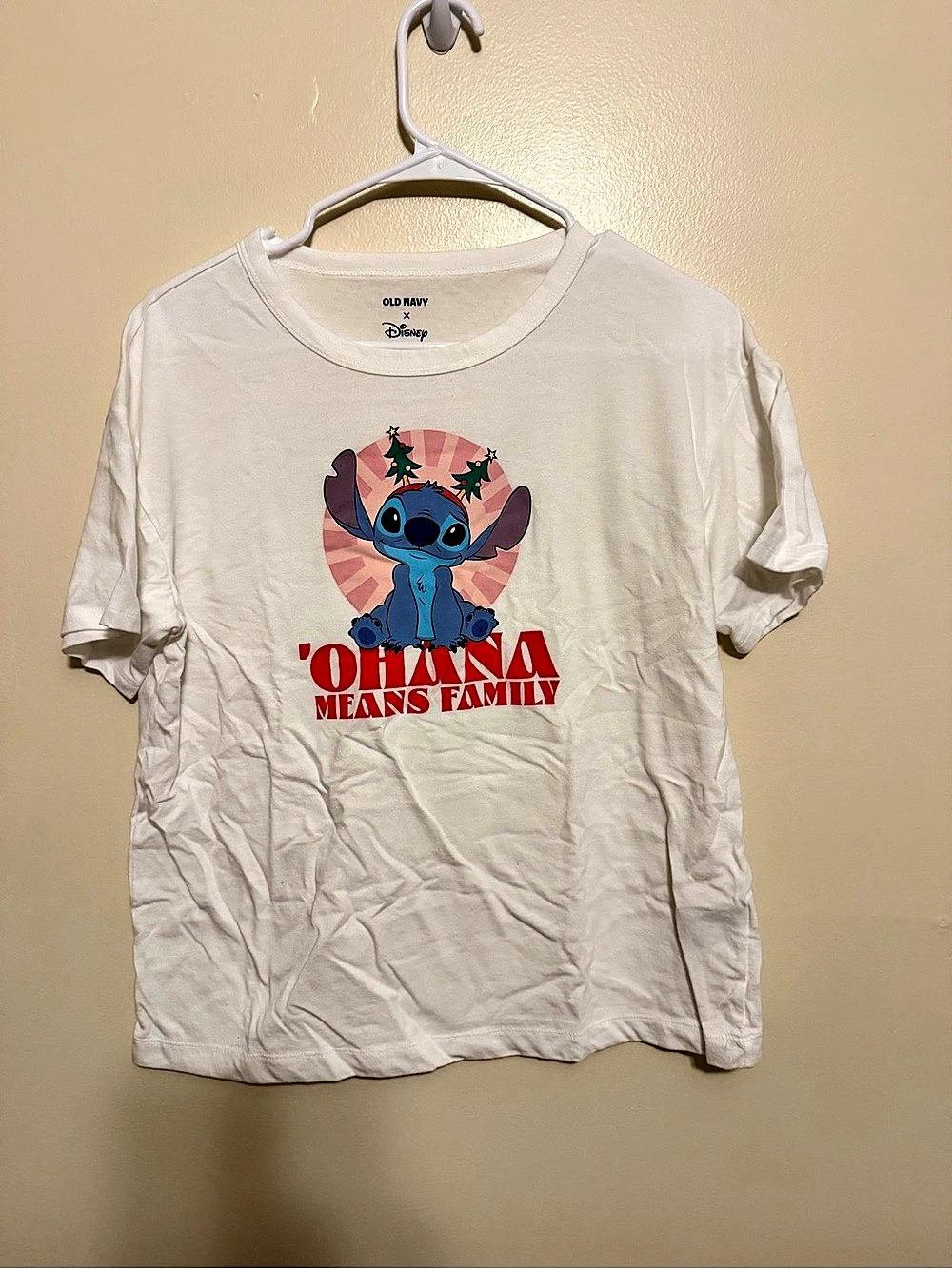 Old Navy Disney Stitch Ohana Means Family Christmas Graphic Tee Size Small